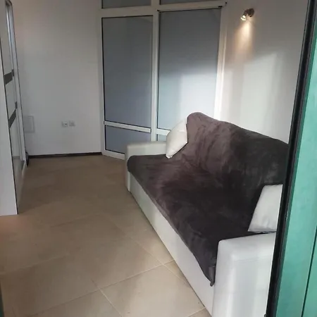 Sleeps 2 With Pool & Balcony Апартамент *