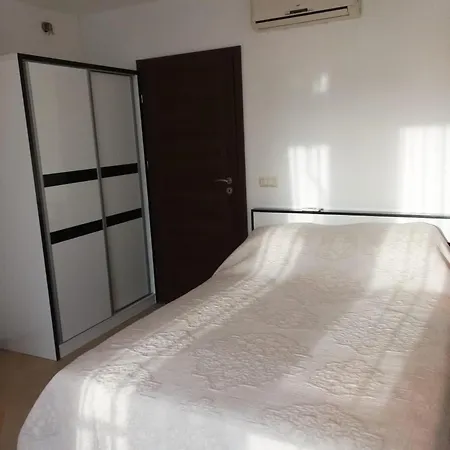 Sleeps 2 With Pool & Balcony *