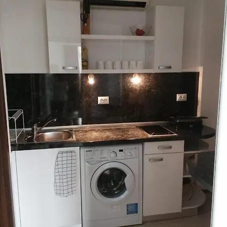 Sleeps 2 With Pool & Balcony *